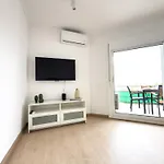 Apartment 106 - Beachside Renovated 1br 5 Min From *
