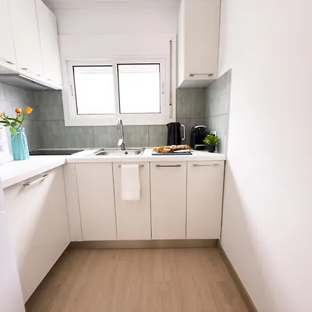 106 - Beachside Renovated 1br 5 Min From *