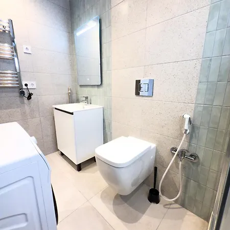 106 - Beachside Renovated 1br 5 Min From *